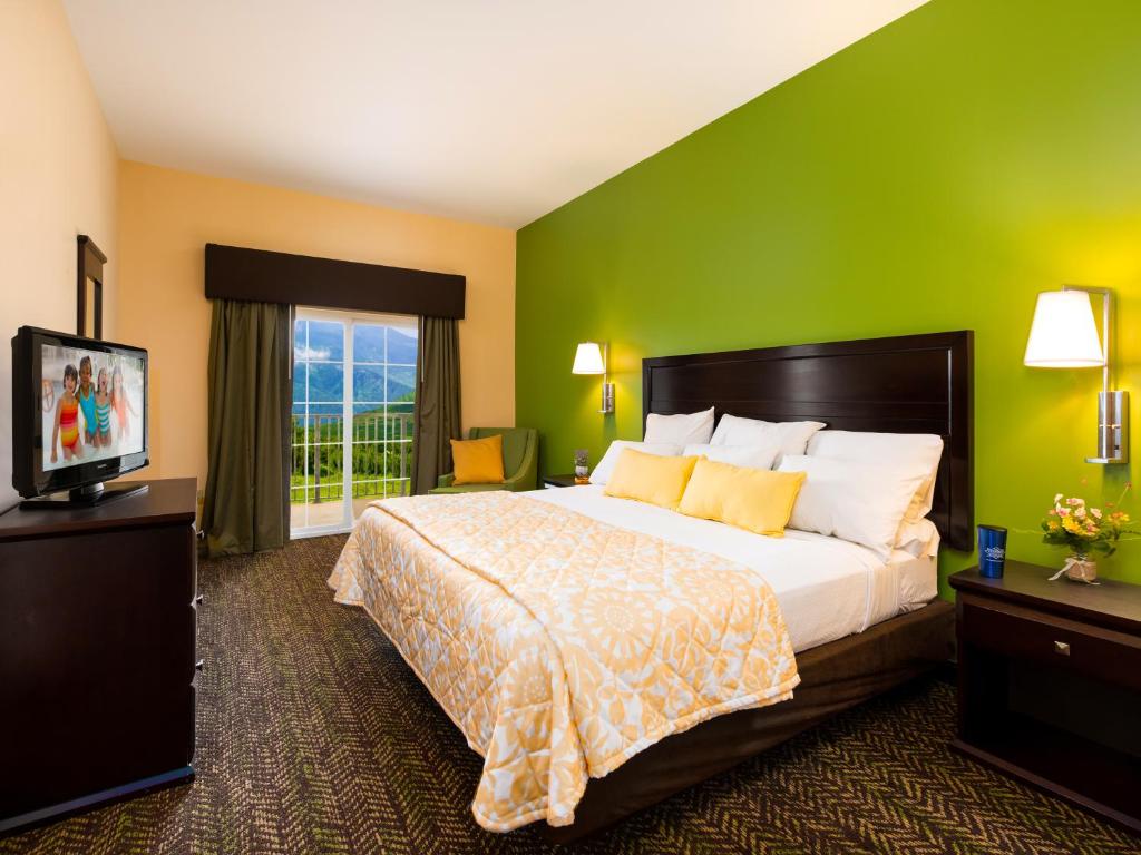 The Resort at Governor's Crossing - King Studio Met Bankbed