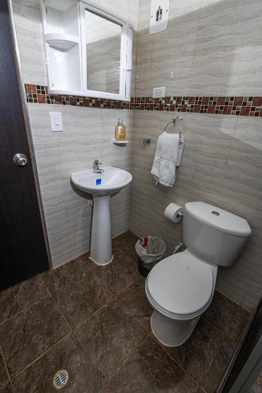 Koupelna v ubytování Vivienda Turística "El Coronel"