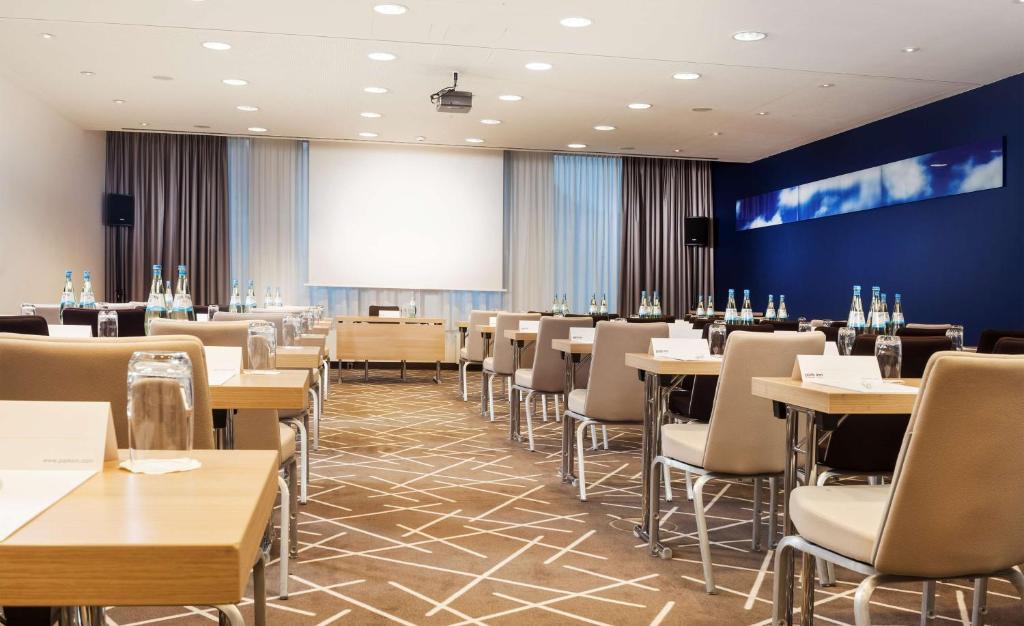 Park Inn by Radisson Stuttgart - Resim 42