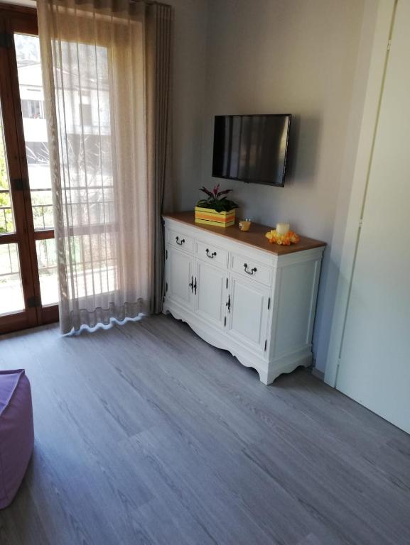 TV a/nebo společenská místnost v ubytování Alex's home 2
