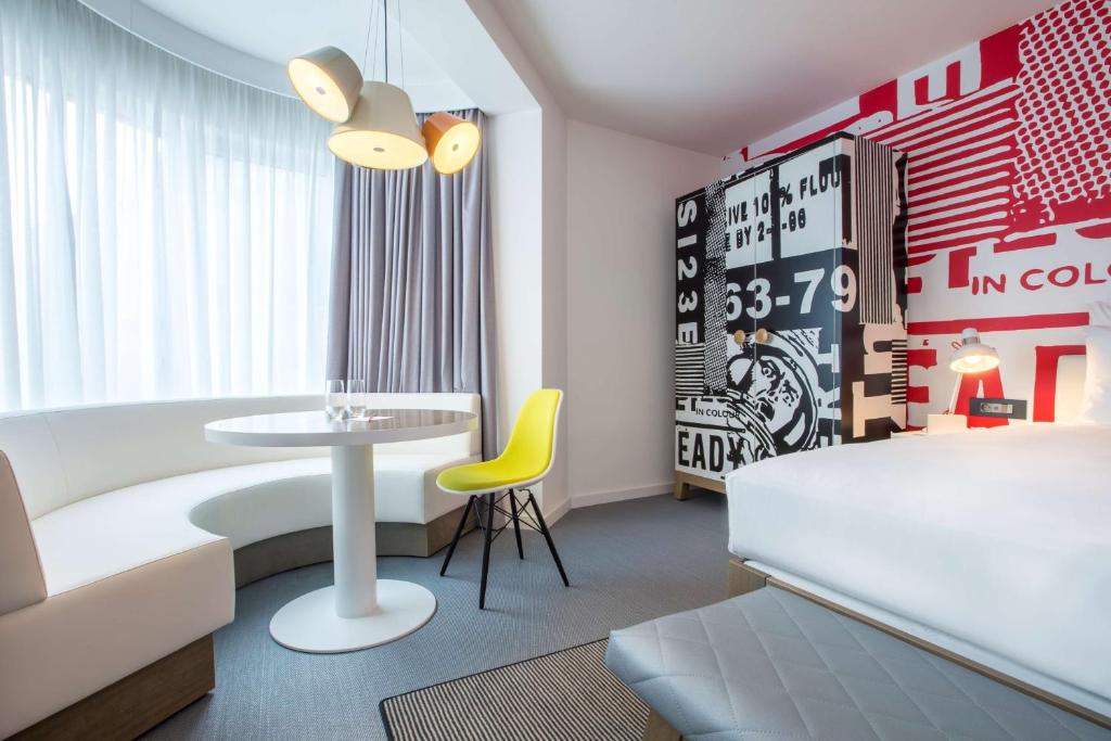 Radisson RED Brussels - Resim 15