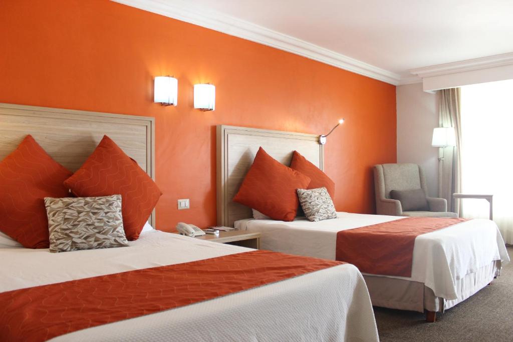 Postel nebo postele na pokoji v ubytování Hotel Flamingo Irapuato