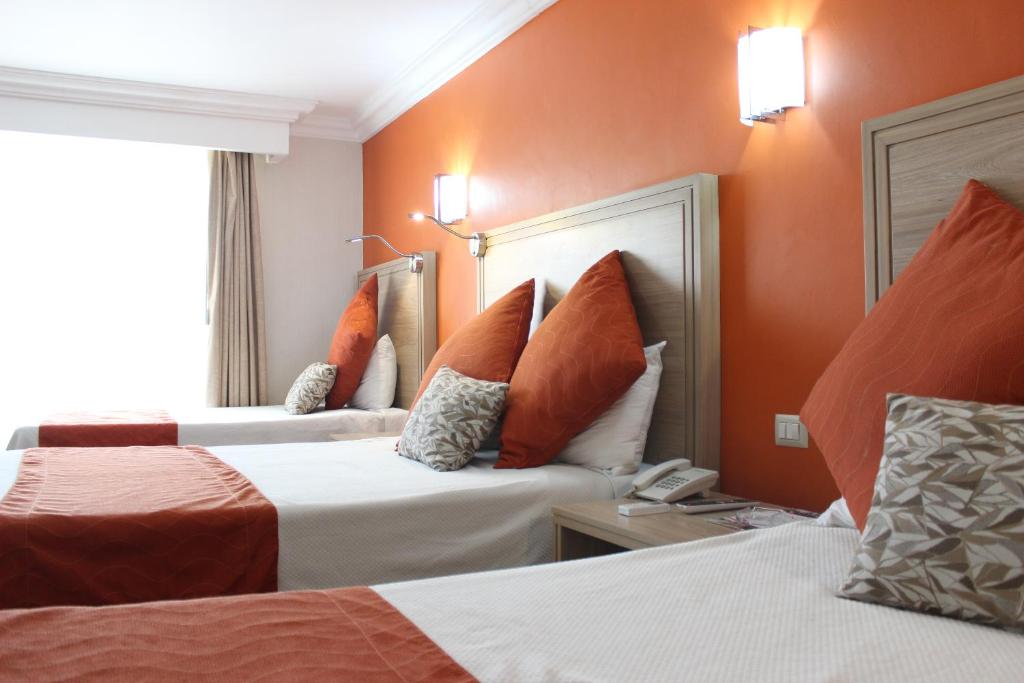 Postel nebo postele na pokoji v ubytování Hotel Flamingo Irapuato