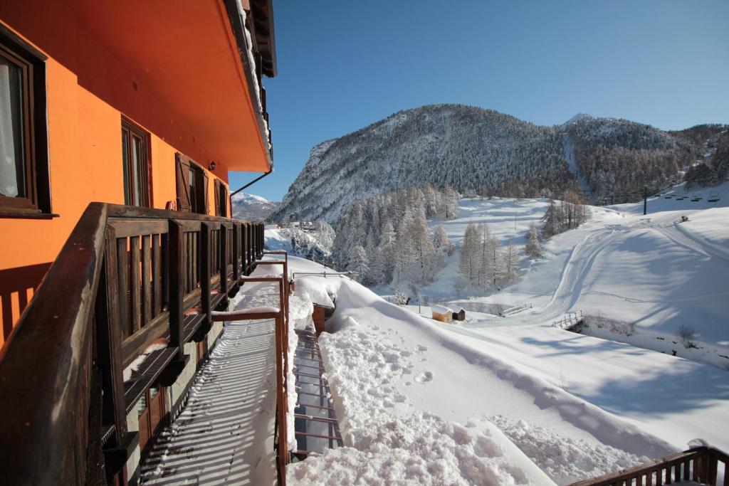Nespecifikovaný výhled na hory nebo výhled na hory při pohledu z hotelu