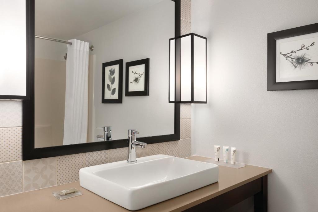 Country Inn & Suites by Radisson, Orlando Airport, FL - Suite King