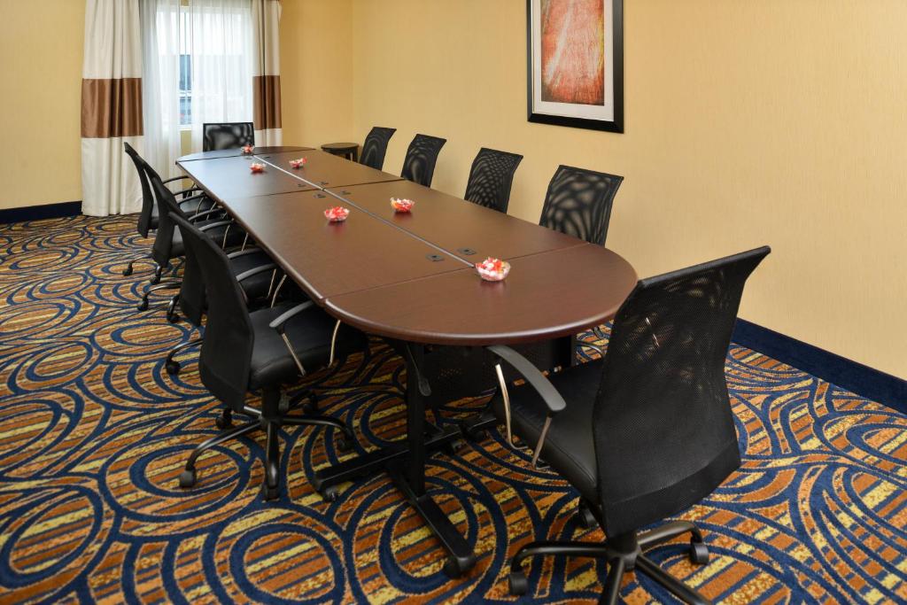 Konferenční prostory v ubytování Holiday Inn Express & Suites Peekskill-Lower Hudson Valley by IHG