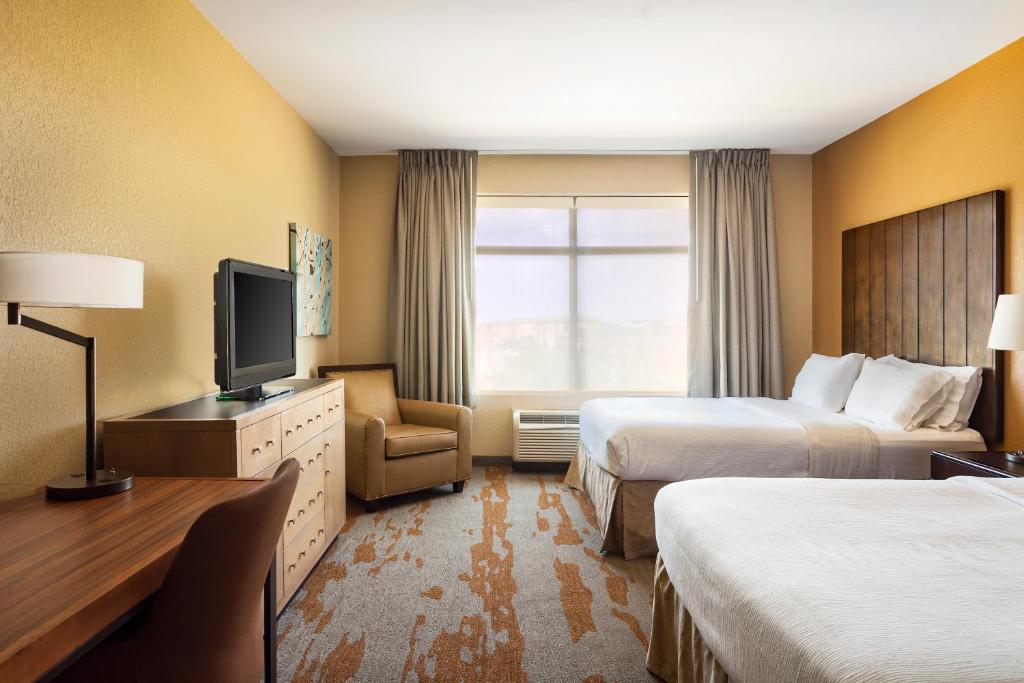 Holiday Inn San Antonio Northwest- SeaWorld Area, an IHG Hotel - Chambre Queen Standard Avec Deux Lits Queen Et Tub Accessible À La Mobilité