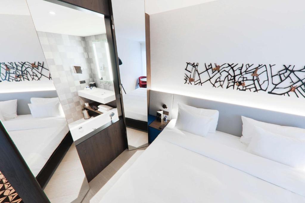 Postel nebo postele na pokoji v ubytování Radisson Blu Hotel, Bruges