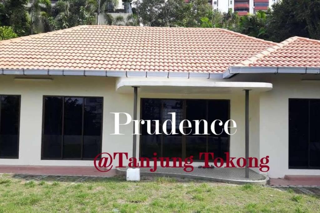 Cozy Serene Spacious Homestay close to Beach at Tanjung Tokong, Penang