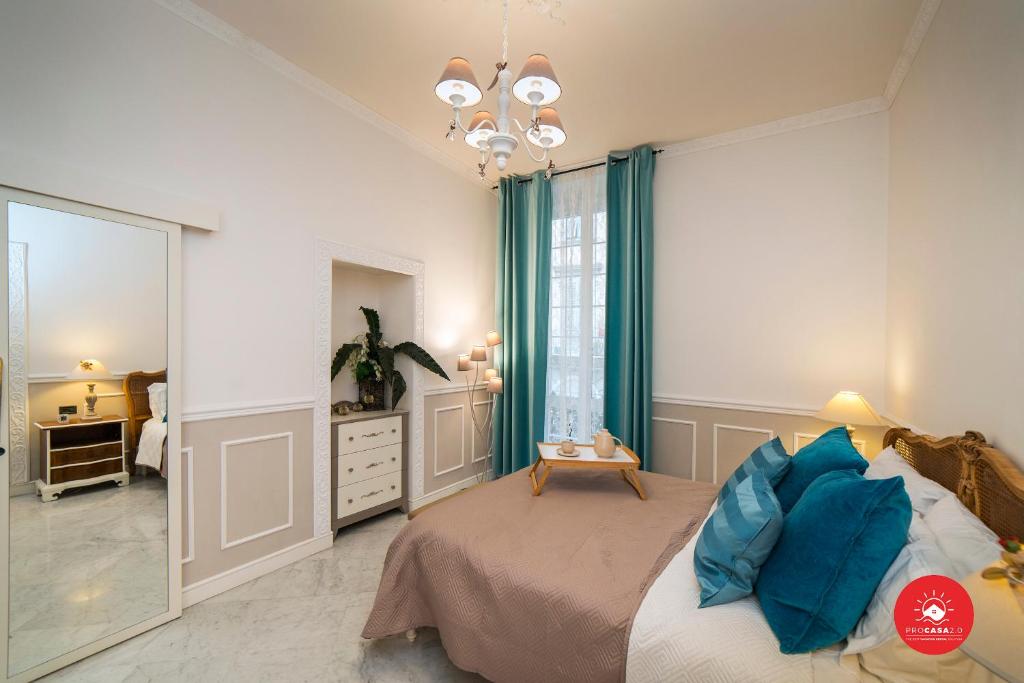 Ένα ή περισσότερα κρεβάτια σε δωμάτιο στο HOLLY HOUSE