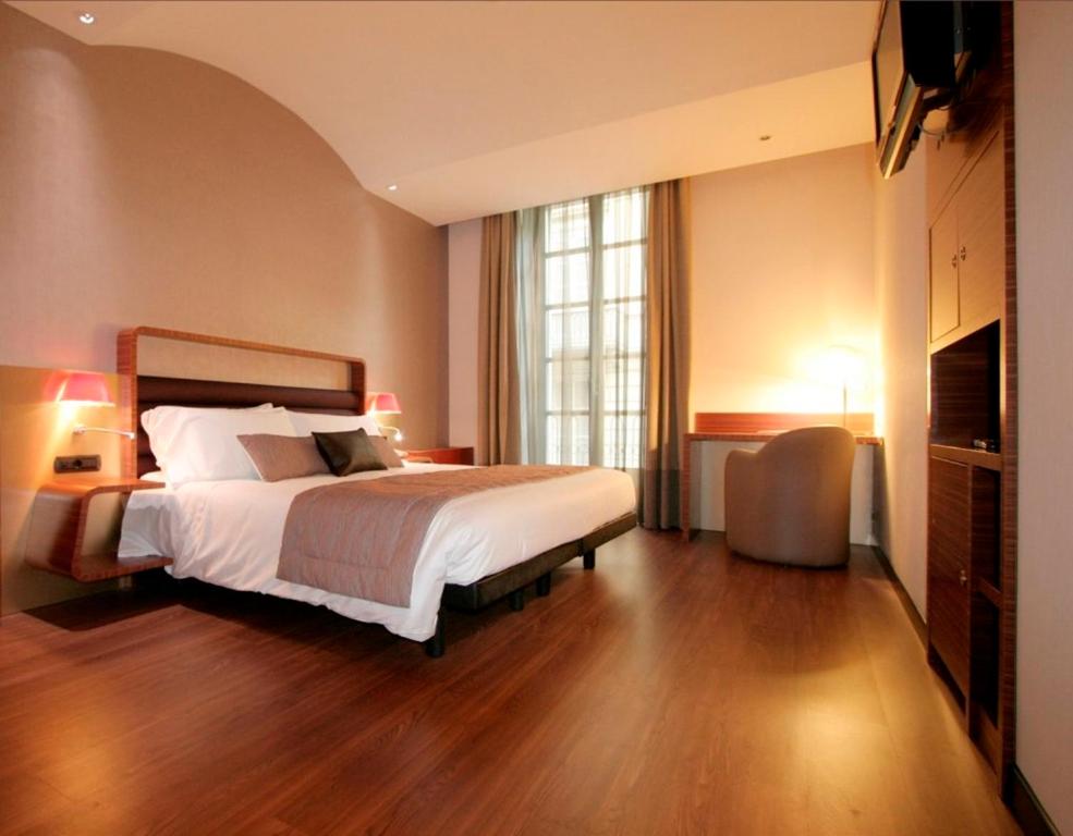 A bed or beds in a room at Sure Hotel by Best Western Turin City Centre