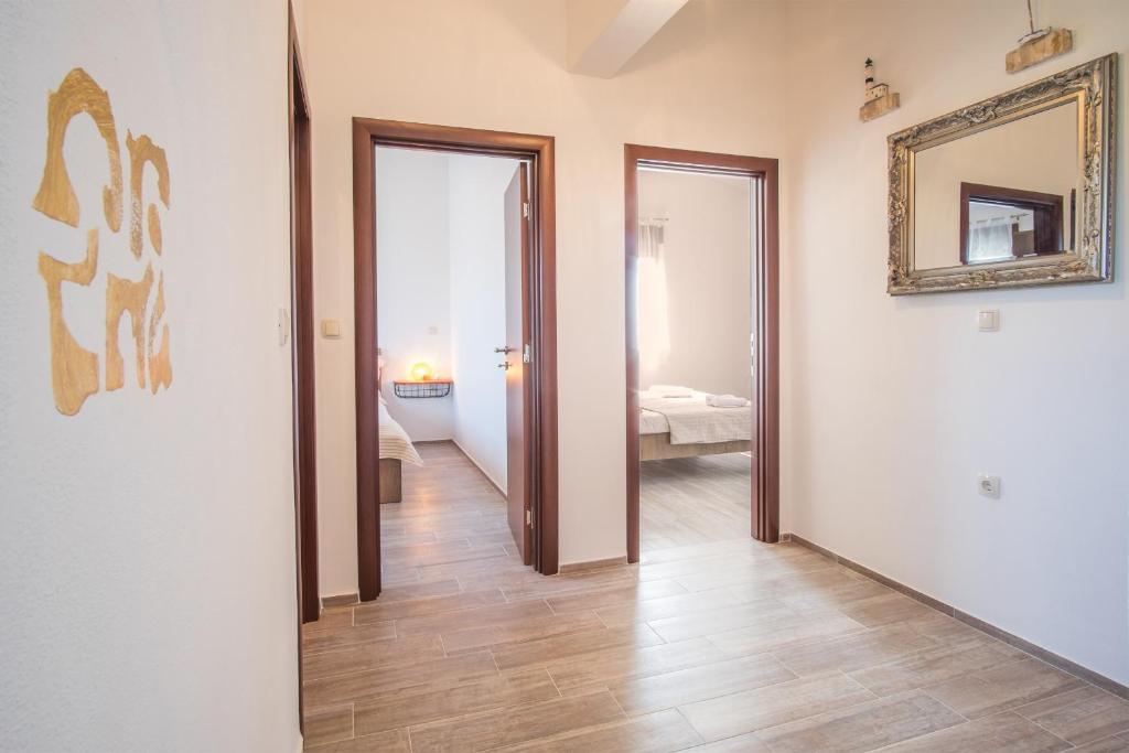 Łóżko lub łóżka w pokoju w obiekcie Villa Dijana East