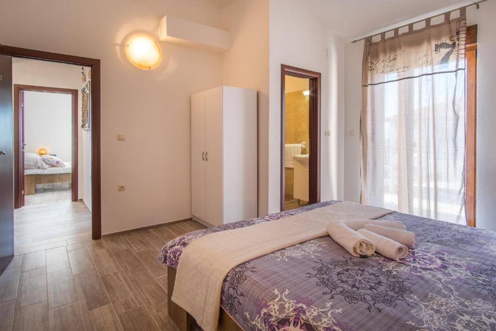 Łóżko lub łóżka w pokoju w obiekcie Villa Dijana East