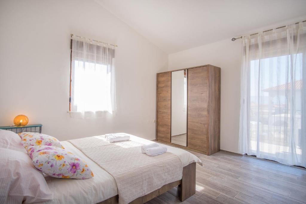 Łóżko lub łóżka w pokoju w obiekcie Villa Dijana East