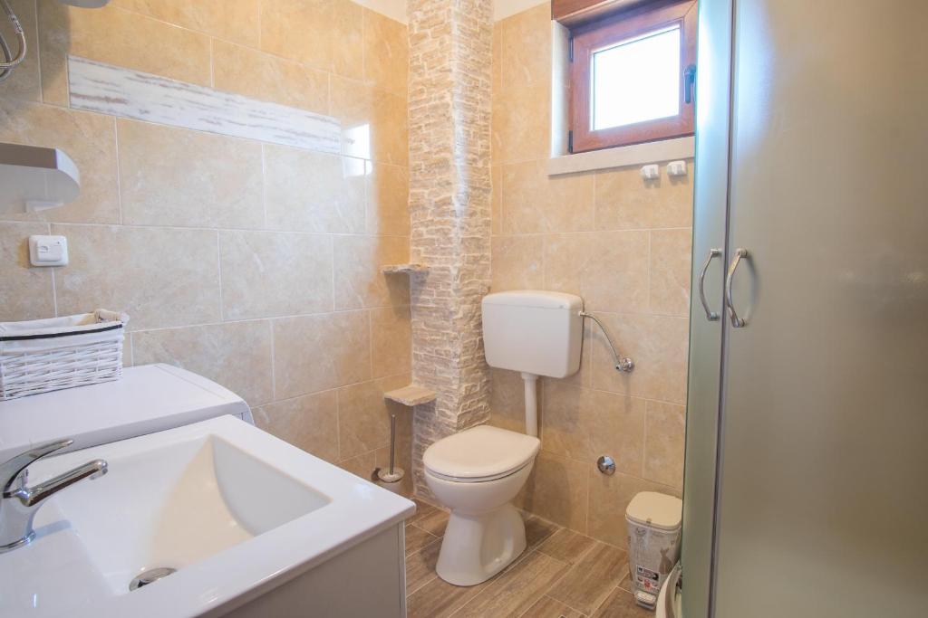 Łazienka w obiekcie Villa Dijana East