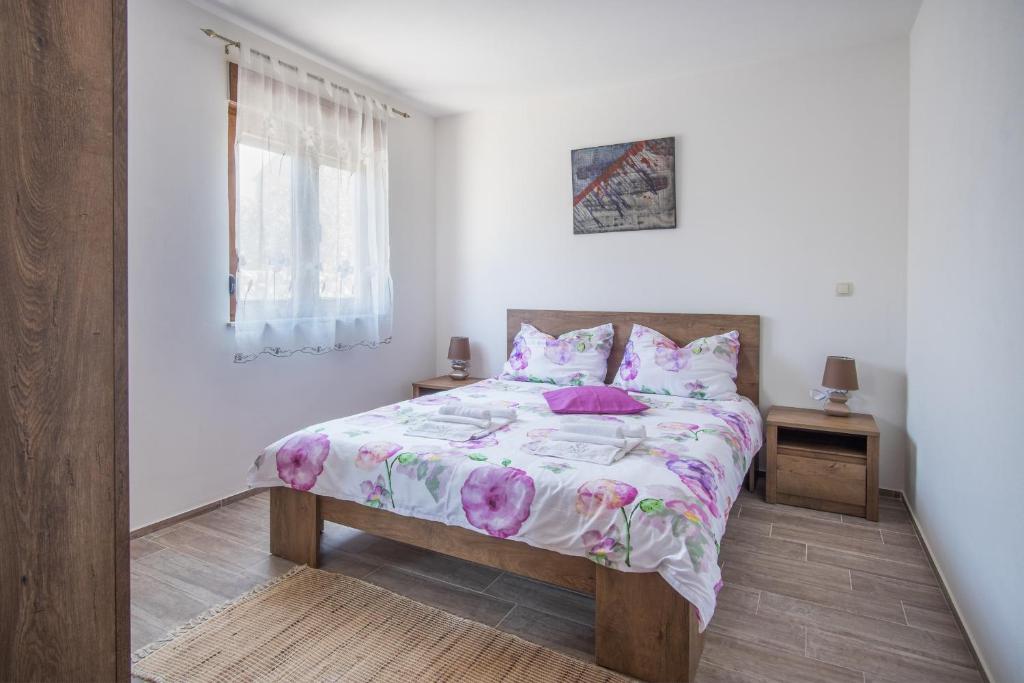 Łóżko lub łóżka w pokoju w obiekcie Villa Dijana East