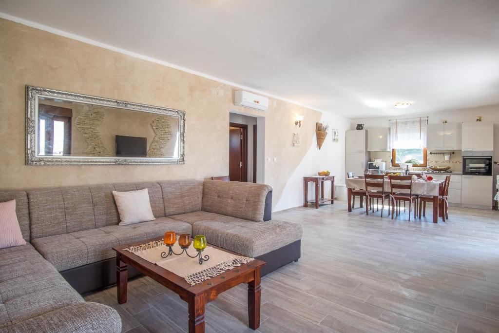 Kuchnia lub aneks kuchenny w obiekcie Villa Dijana East