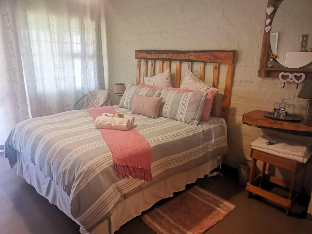 Postel nebo postele na pokoji v ubytování Thaba Lapeng Mountain Escape