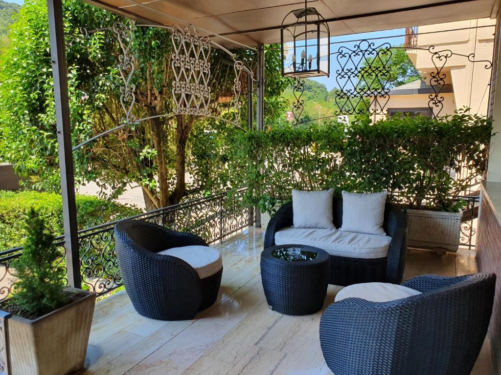 A seating area at Hotel Gialletti