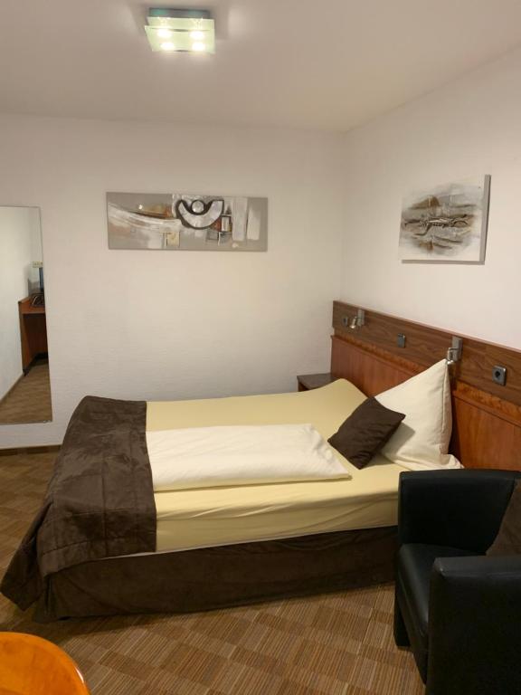 Postel nebo postele na pokoji v ubytování Gästehaus Präsenzhof
