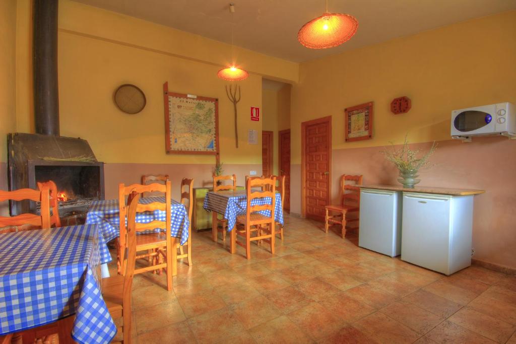 TV a/nebo společenská místnost v ubytování Albergue Barranc de la Serra