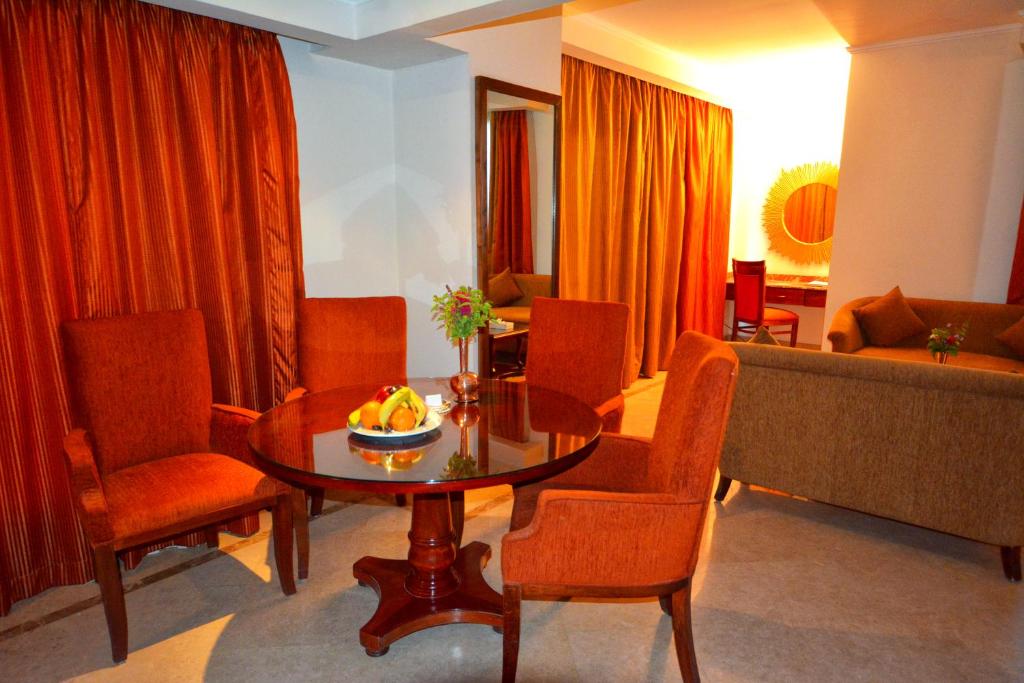 Posezení v ubytování Aracan Eatabe Luxor Hotel