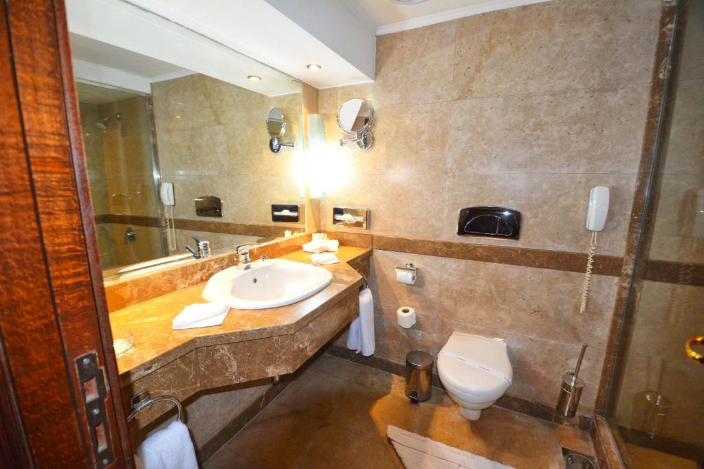 Koupelna v ubytování Aracan Eatabe Luxor Hotel