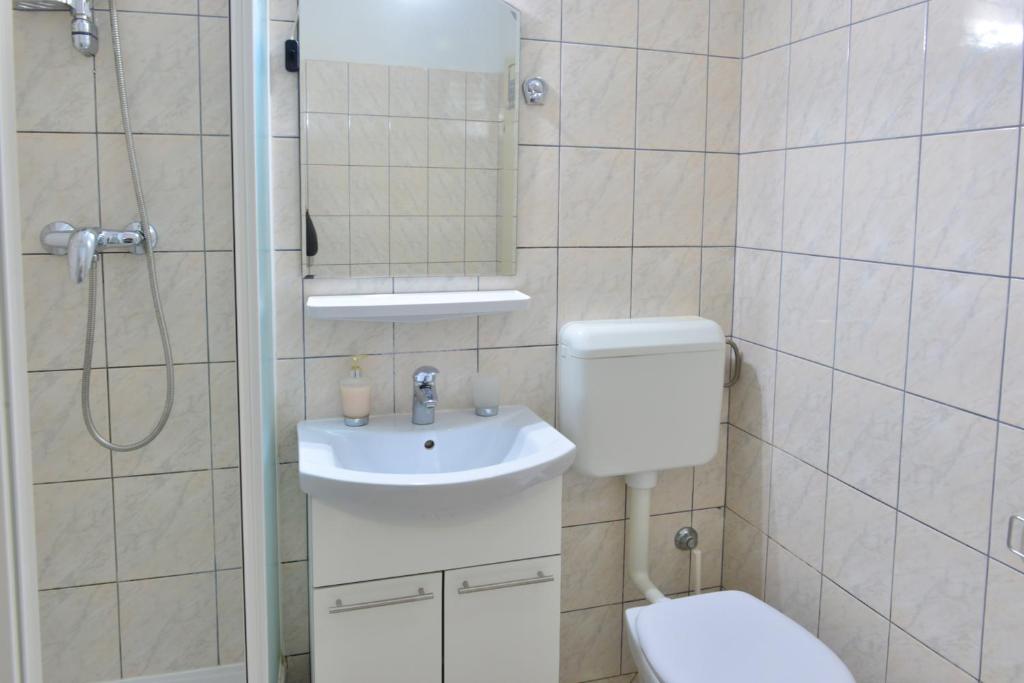 Kúpeľňa v ubytovaní Apt Lavender on Nincevica St-1 BR Apt 5 min to the Old Town of Split