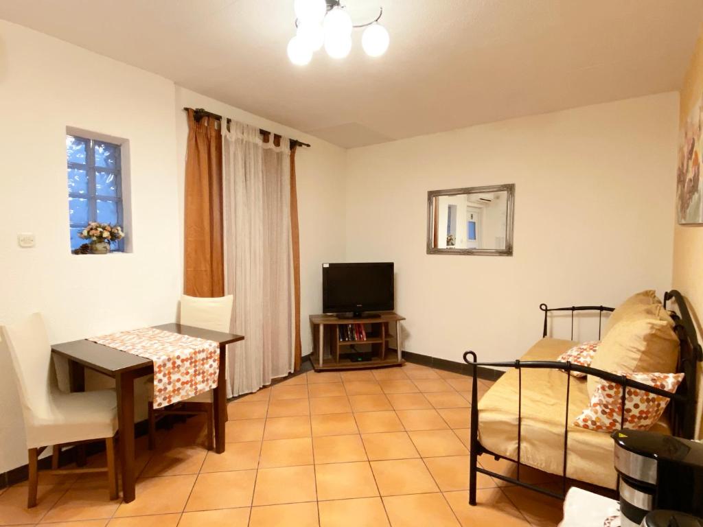 Posedenie v ubytovaní Apt Lavender on Nincevica St-1 BR Apt 5 min to the Old Town of Split