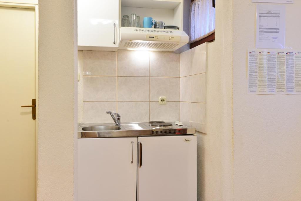 Kuchyňa alebo kuchynka v ubytovaní Apt Lavender on Nincevica St-1 BR Apt 5 min to the Old Town of Split