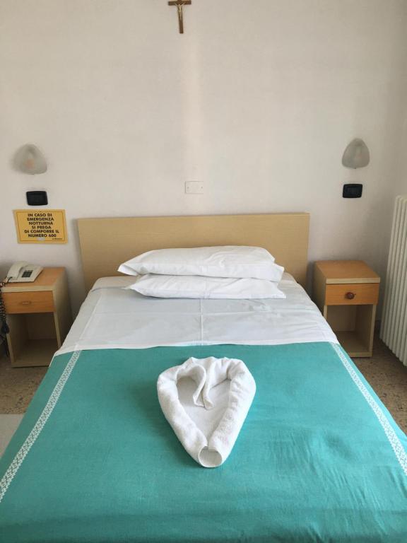 Postel nebo postele na pokoji v ubytování Dea Della Salute Hotel