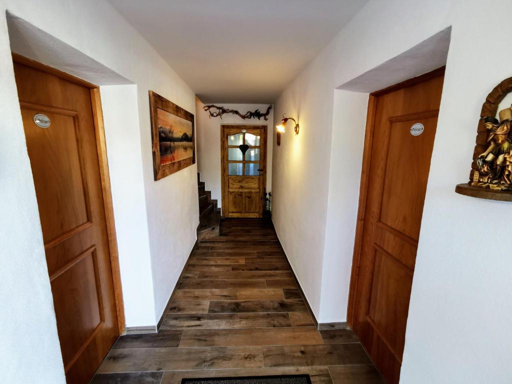 a hallway with wooden floors and a door at Gästehaus Simon in Krün