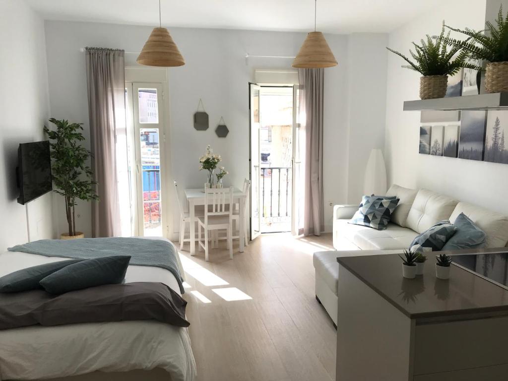 Apartamento de estreno a 3 minutos de calle Larios New apartment 3 minutes  from Larios Street, Málaga – Precios actualizados 2023