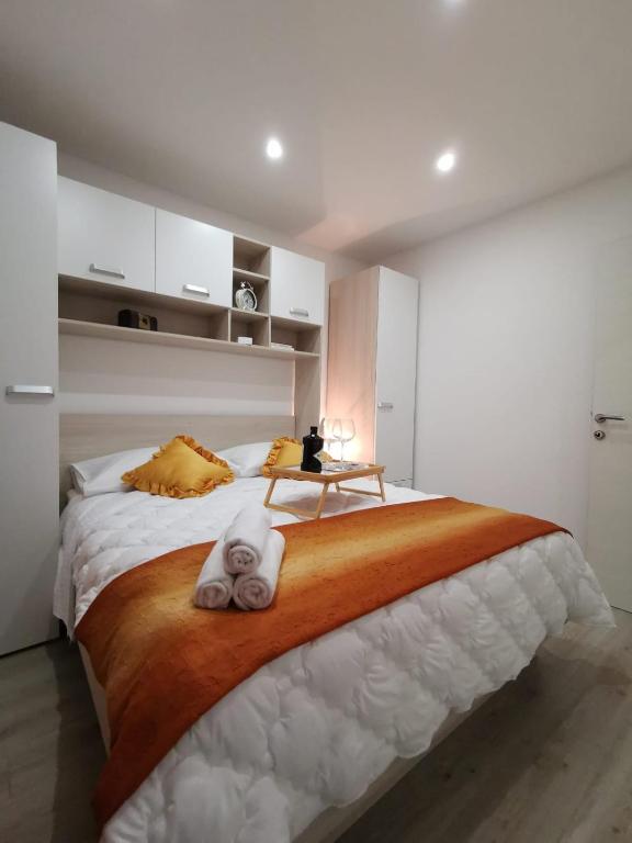 Posteľ alebo postele v izbe v ubytovaní Apartmani Pina 1