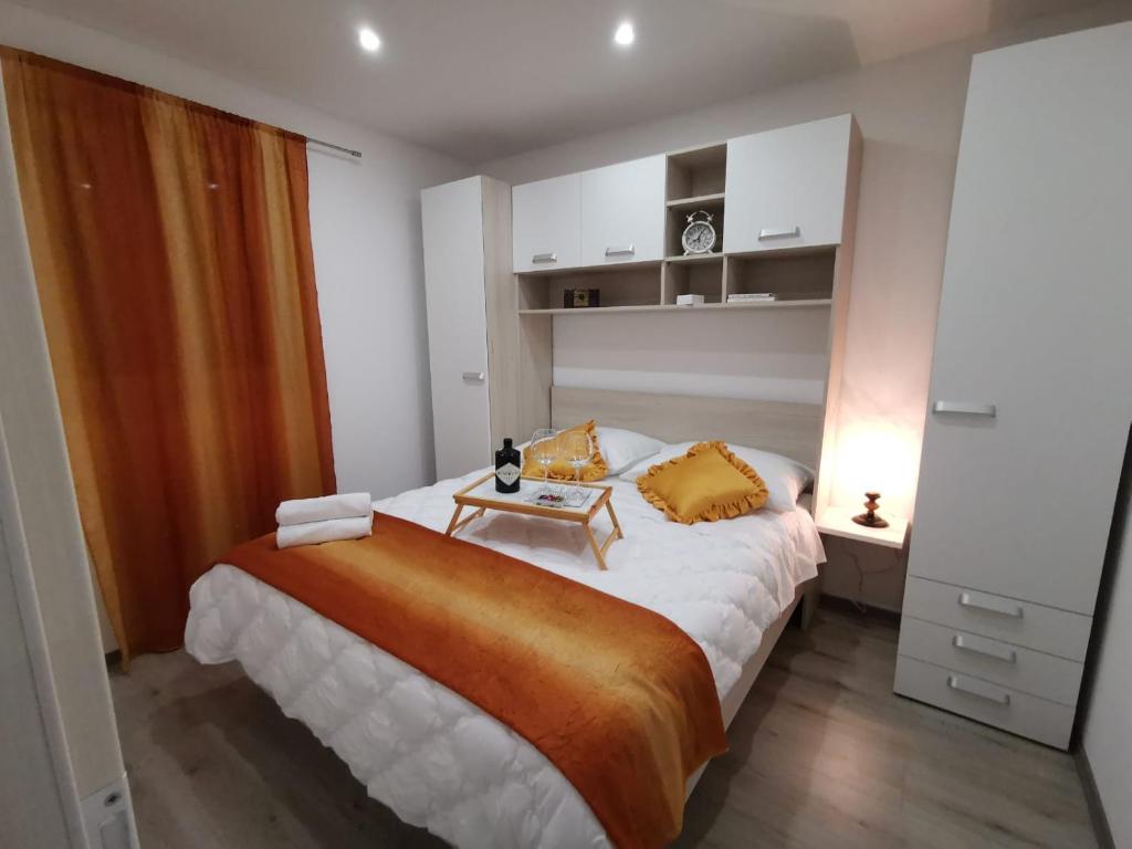 Posteľ alebo postele v izbe v ubytovaní Apartmani Pina 1