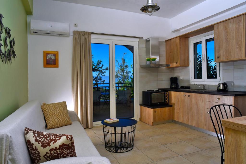 House in Εndless green - Arethousa, Ikaria - Casa De Una Habitación