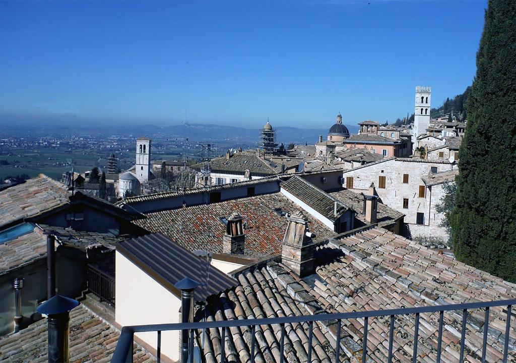 Výhľad na mesto Assisi alebo výhľad na mesto priamo z penziónu