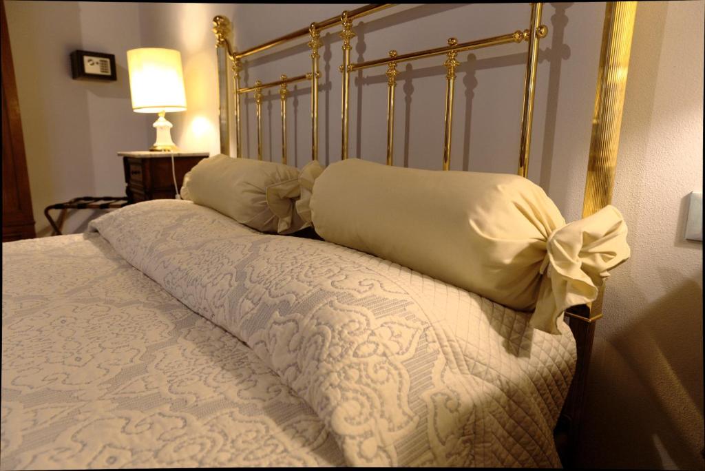A bed or beds in a room at I Tre Poderi 1872