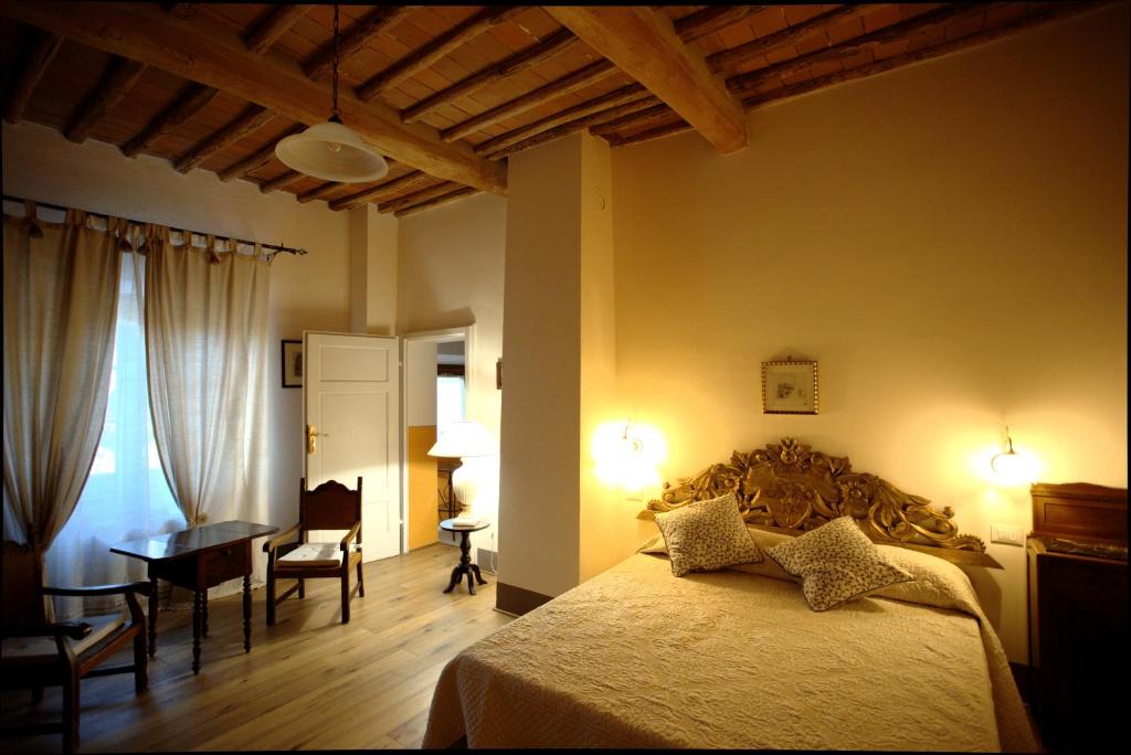 A bed or beds in a room at I Tre Poderi 1872