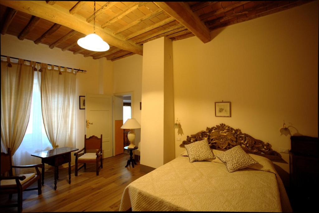 A bed or beds in a room at I Tre Poderi 1872
