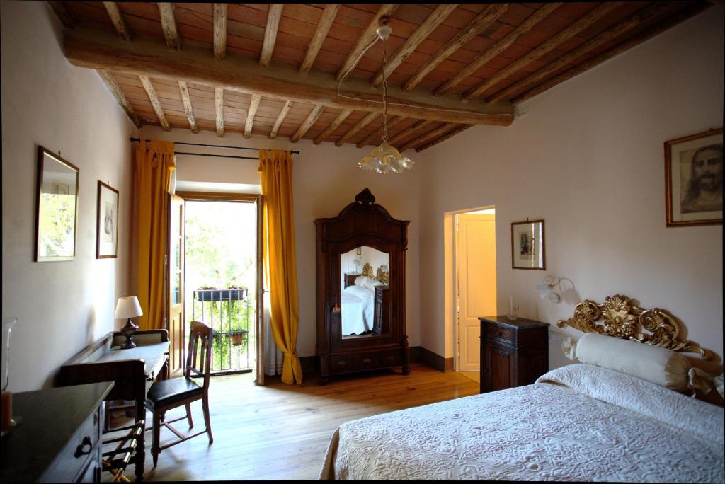 A bed or beds in a room at I Tre Poderi 1872
