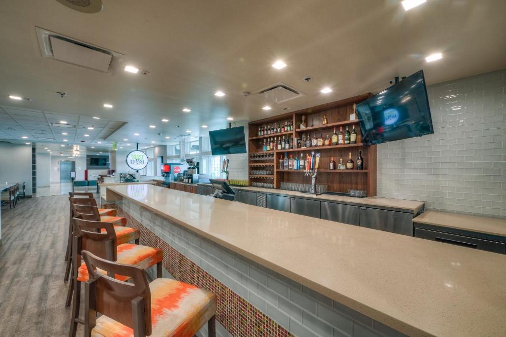 Lounge nebo bar v ubytování Holiday Inn Tacoma Mall by IHG