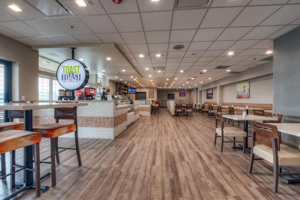 Restaurace v ubytování Holiday Inn Tacoma Mall by IHG