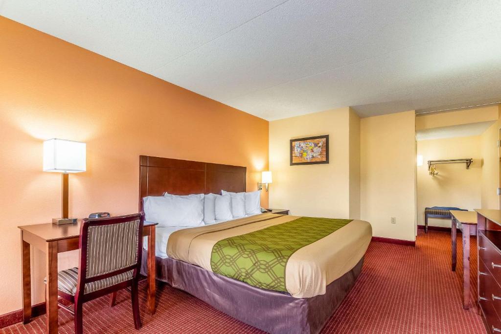 Postel nebo postele na pokoji v ubytování Econo Lodge