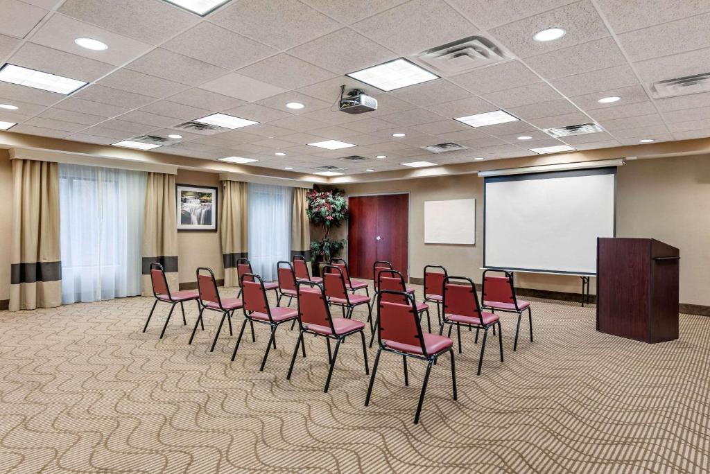 Comfort Suites Elkhart South photo