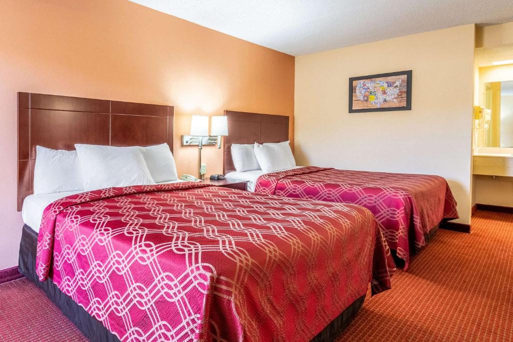 Postel nebo postele na pokoji v ubytování Econo Lodge
