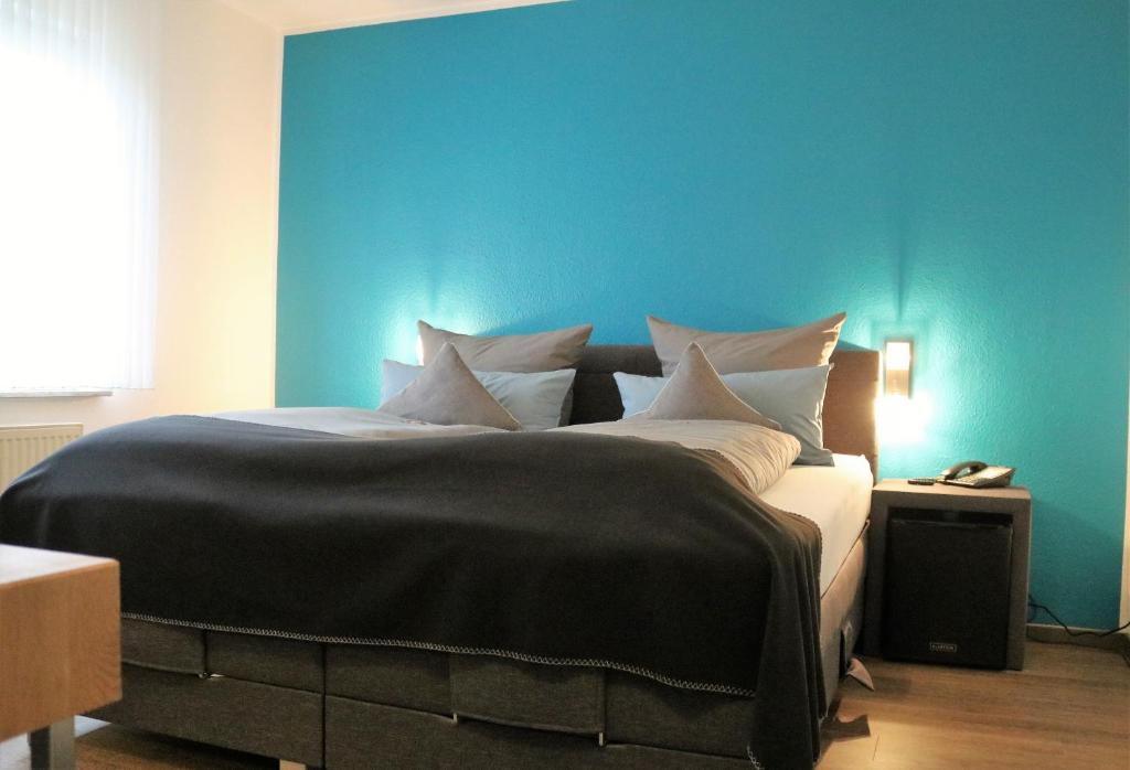 Postel nebo postele na pokoji v ubytování Hotel Schmerkötter