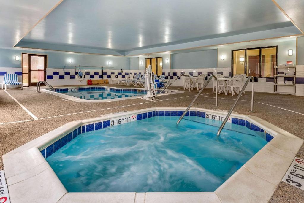 Comfort Suites Elkhart South photo