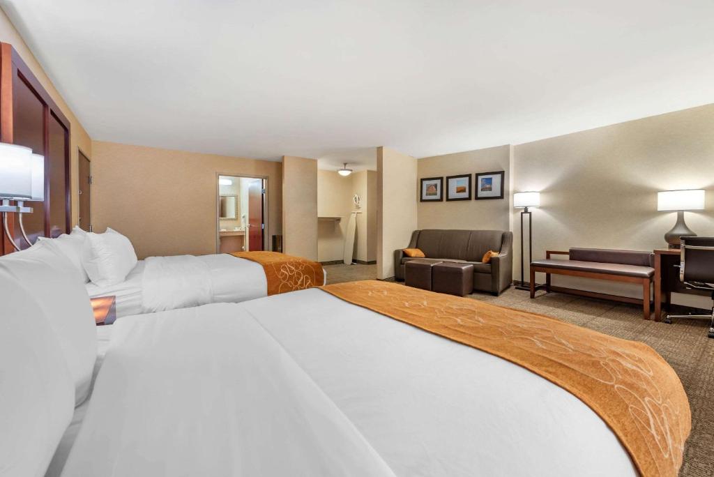 Comfort Suites Elkhart South photo