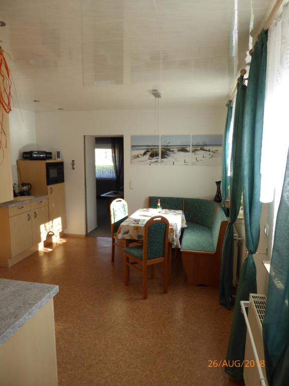 Kuchyň nebo kuchyňský kout v ubytování Ferienwohnung Flöhatalblick